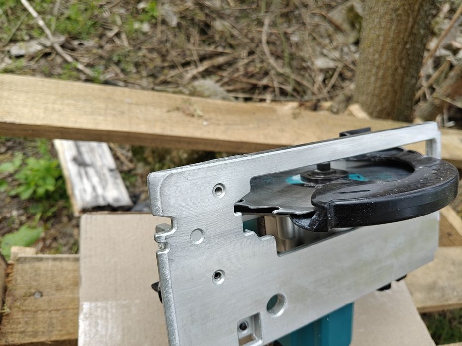 Пила дисковая Makita xss02