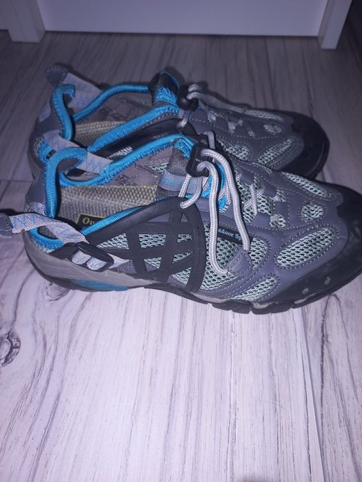 Buty sportowe górskie na wędrówki 36