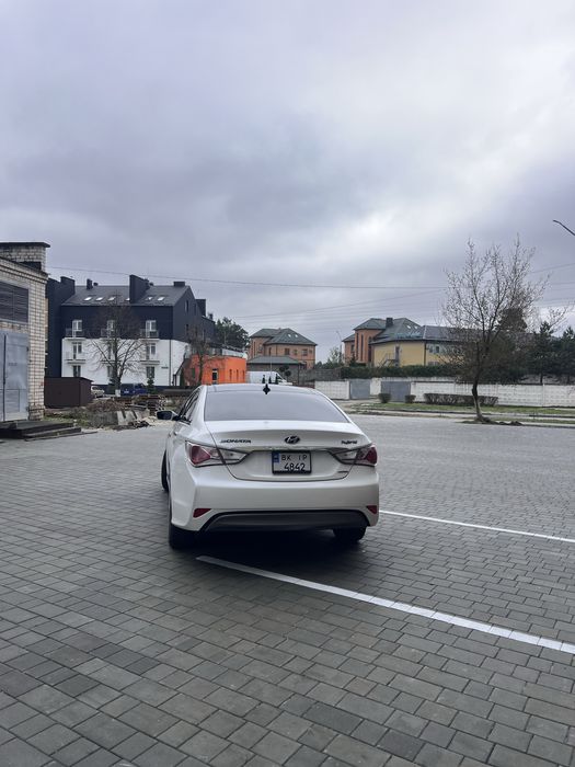 Hyundai Sonata гібрид