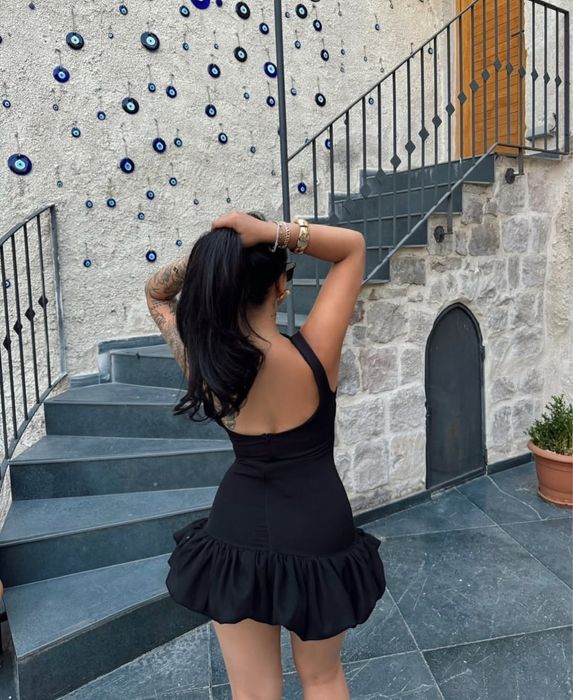 Платье с открытой спиной