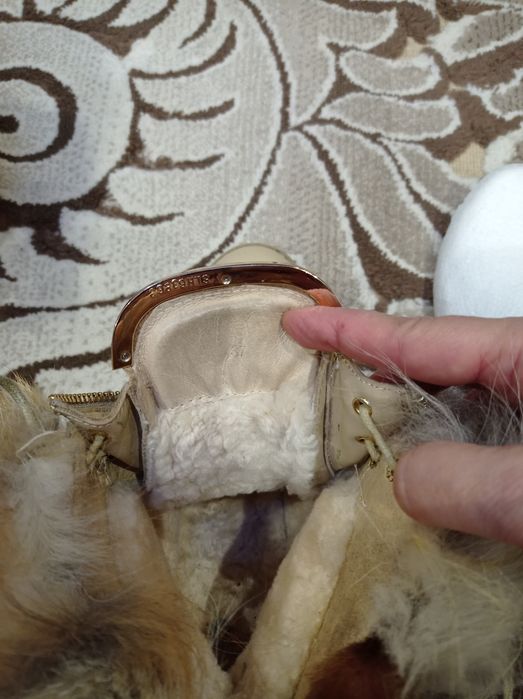 Продаются зимние ботинки