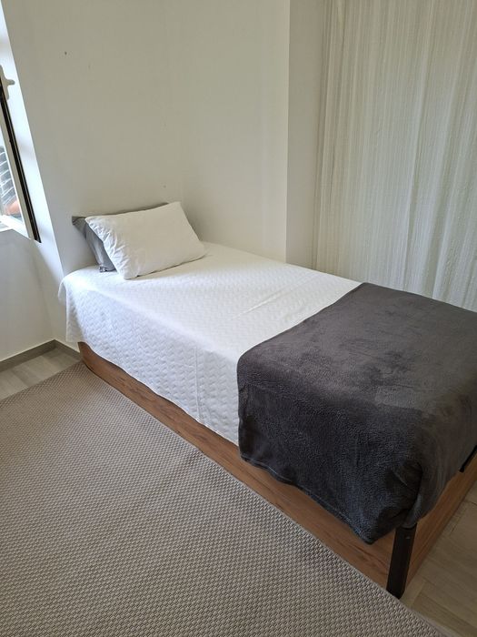 Quarto no Estoril-Cascais.