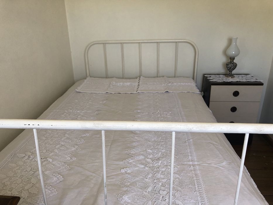 Lindíssima colcha de casal em linho e renda Guipir