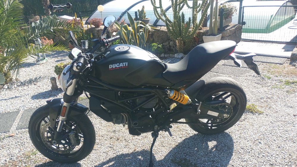 Vendo Mota Ducati Monster em excelente estado