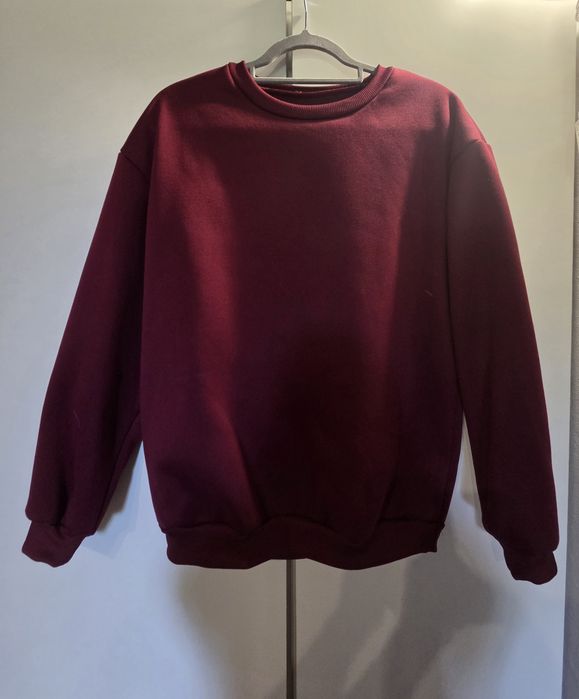 Bordowa bluza bez kaptura
