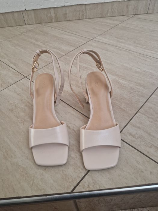 Buty sandałki beżowe