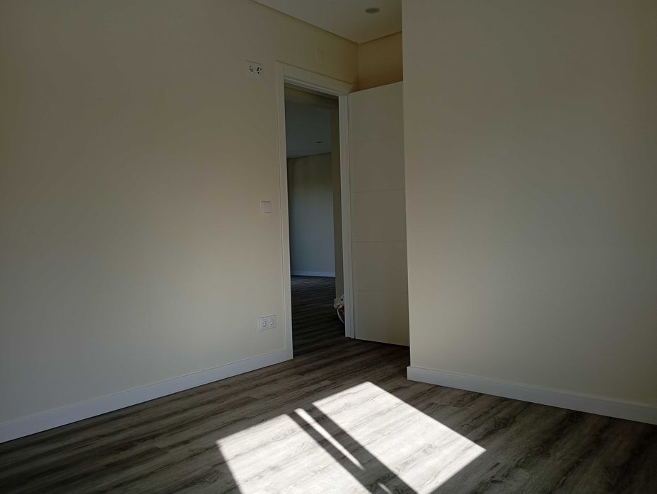 Apartamento T2  em moradia nova a estrear  - São Domingos Rana - 3 Min. A5 - Praias Várias