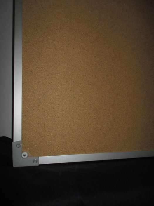 Quadro de Cortiça com Moldura em Alumínio