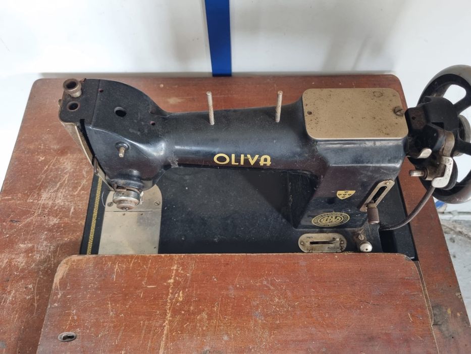 Conjunto Máquina costura PFAFF 204 e Oliva