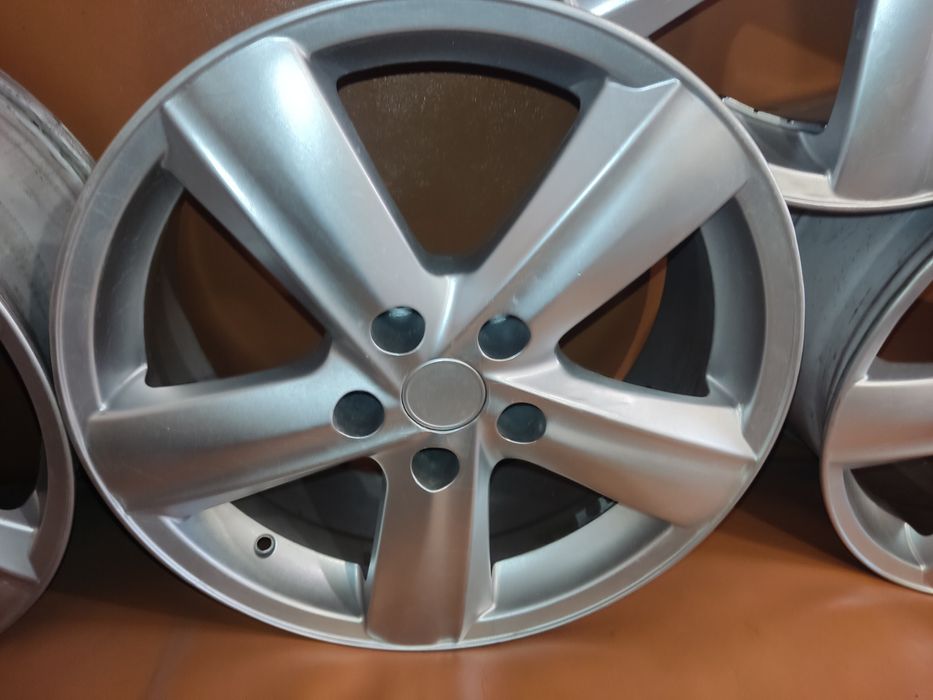 Продам диски r18 5*120 8j