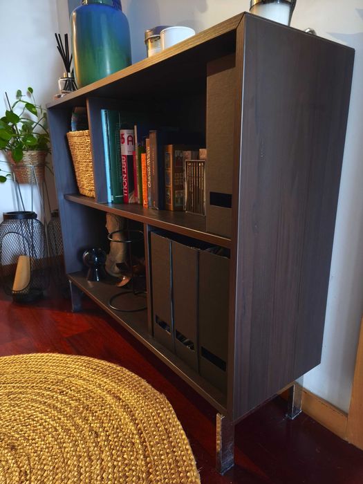 Estante com prateleiras IKEA