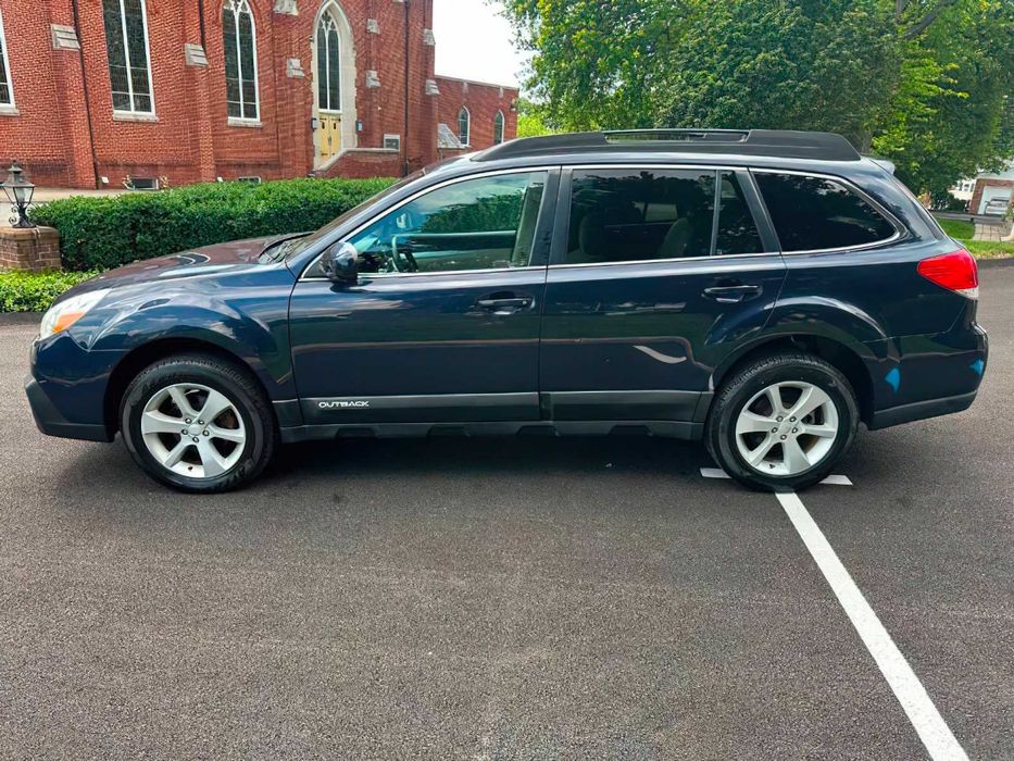 Subaru Outback 2.5i Limited      2013