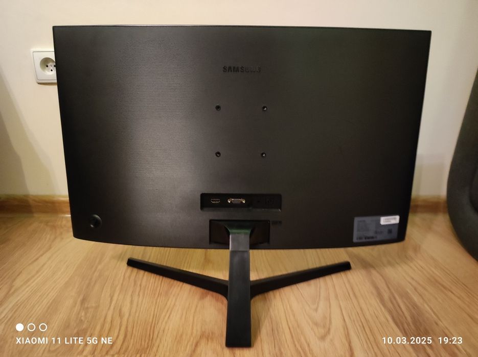 Monitor Samsung Q990D.