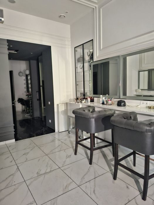 Сдам помещение под действующий Салон магазин бар.