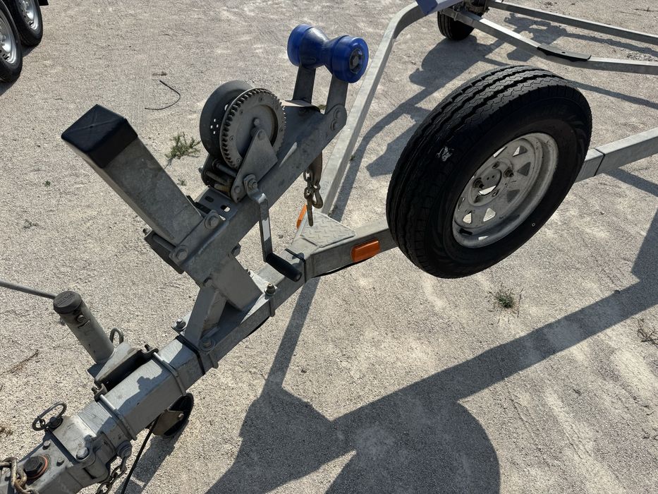 Atrelado com matrícula e livrete para Transporte de Barcos até 5,5 m – 750 kg PB com Travão