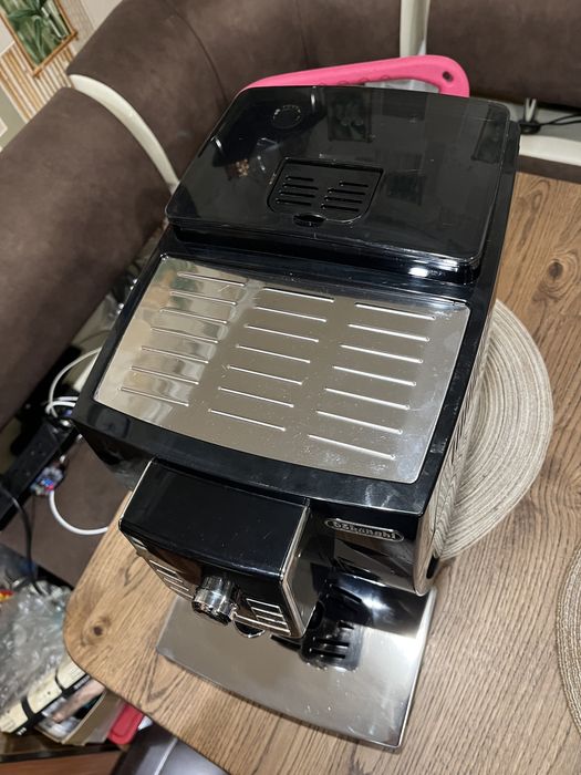 НЕ ВМИКАЄТЬСЯ Продам кавоварку делонгі. Кавомашина Delonghi ecam25.457