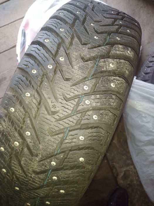 Зима шипи  215/70 r16