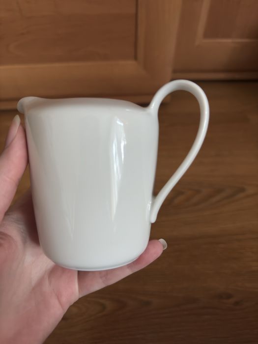 Porcelanowy mlecznik