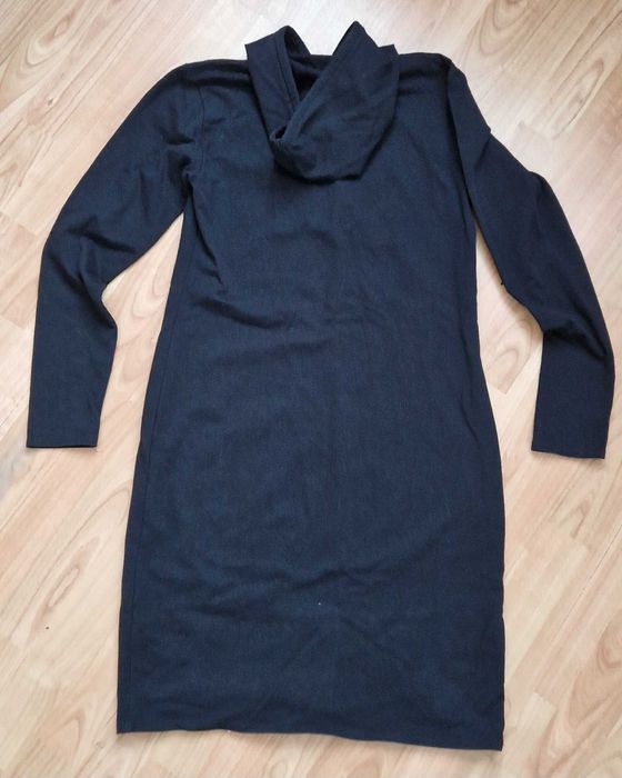 Czarna długa bluza, sukienka z kapturem Pakuten S