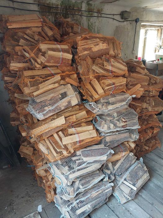 Drewno rozpałkowe w workach