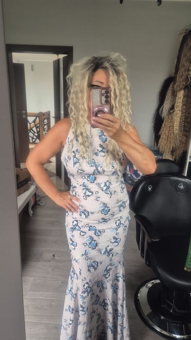 Piekna nową sukienka