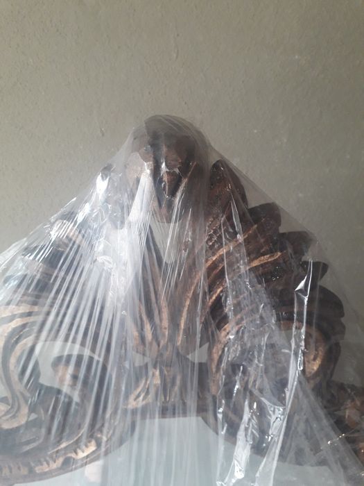 Espelho em talha dourado velho estilo vintage.