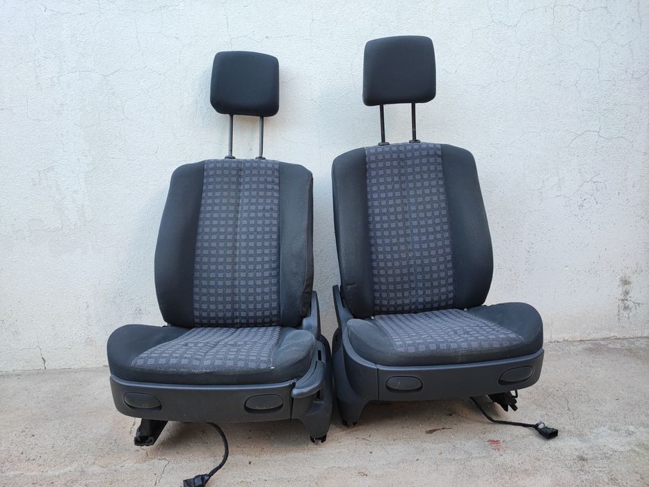 Conjunto de dois bancos para Carro