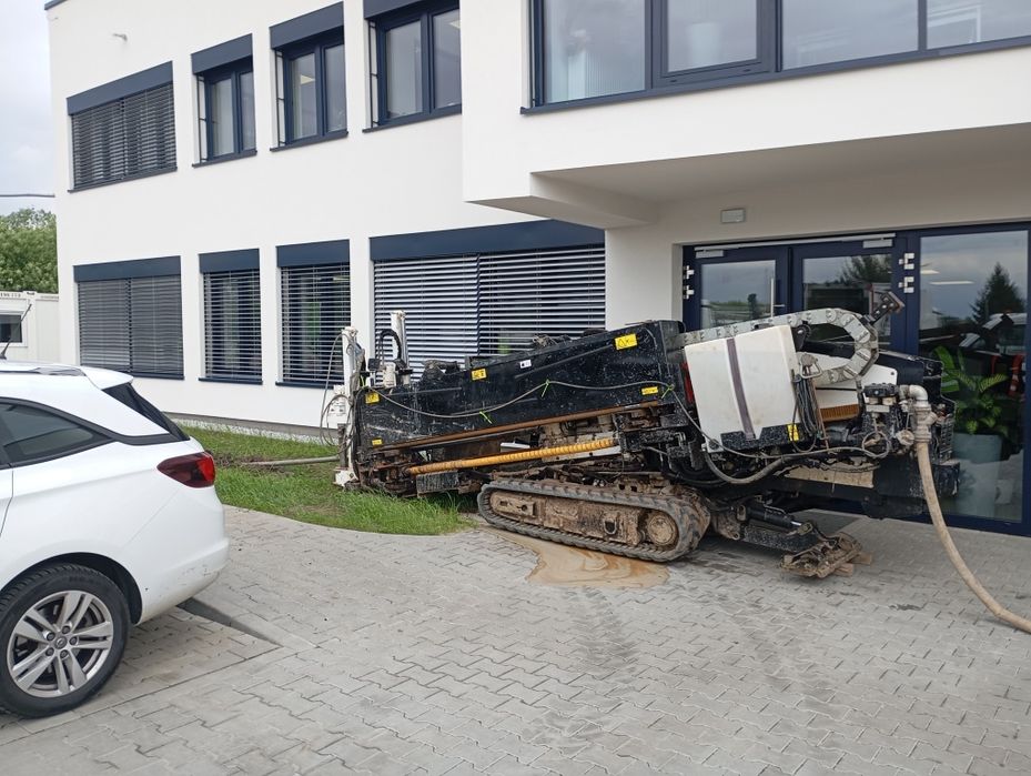 Przewiert sterowany horyzontalny przewiert pod drogą przecisk przepych