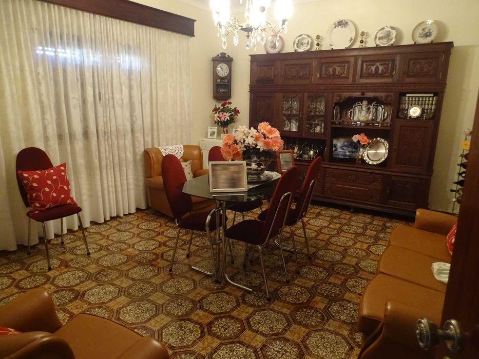 Móvel de sala em madeira maciça – clássico anos 80