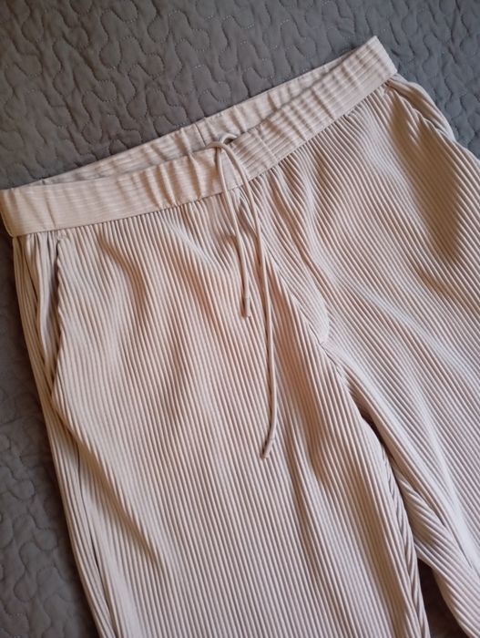 ZARA M beżowe plisowane męskie spodnie wygodne o kroju relaxed fit