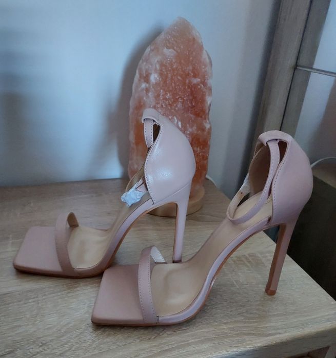 Śliczne nowe beżowe sandałki szpilki PrettyLittleThing 6/38/39 (25cm)