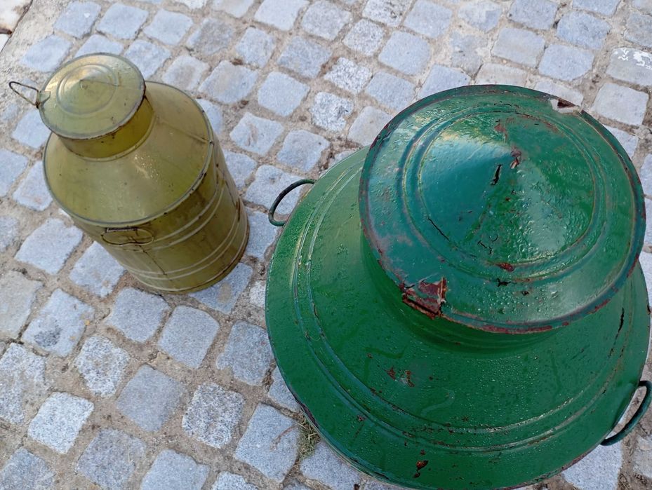 potes de azeite antigos em chapa