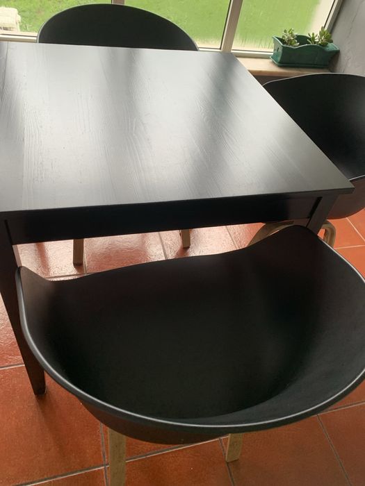 Mesa 3 cadeiras marrom