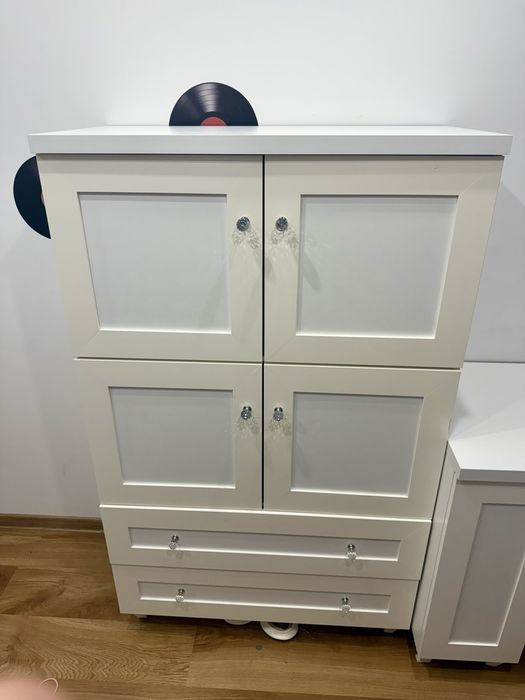 Komoda biala, wymiary 90 cm x 45 cm x 138 cm