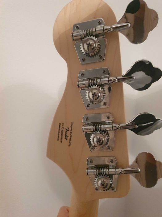 Gitara basowa Squaier