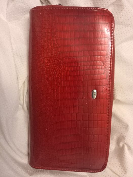 Большой женский лаковий кошелек