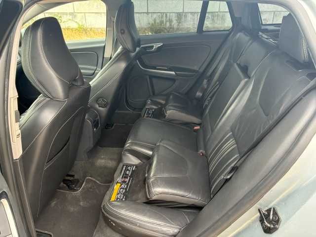 VOLVO V60 D6 PLUG-IN 285CV (potência combinada)