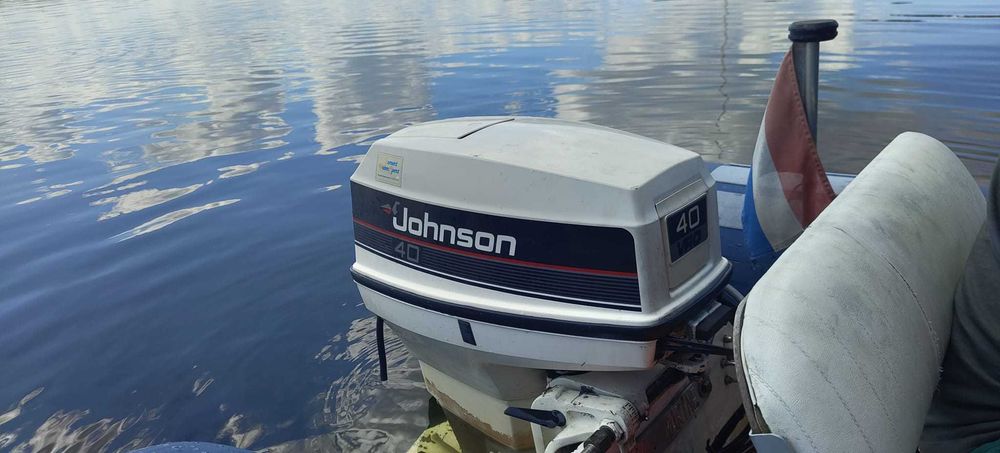 Ponton z silnikiem dwusuwowym 40KM Johnson