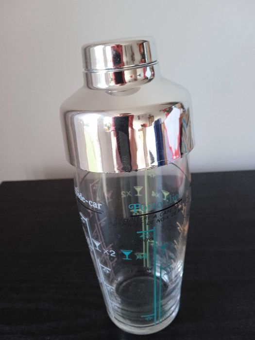 karafka na wino z korkiem i gratis shaker