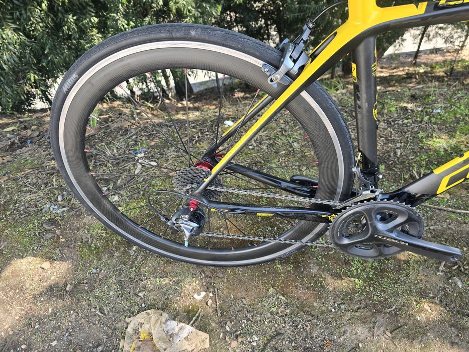 Bicicleta carbono ultegra e rodas carbono