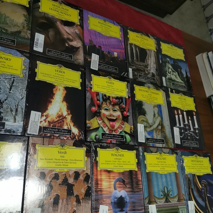 Colecção de CDS de opera novos