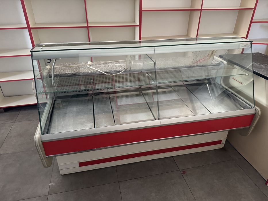 Холодильник - холодильна вітрина