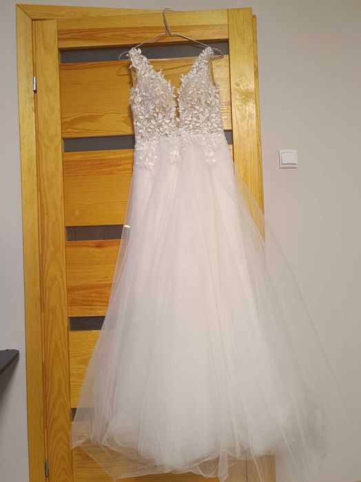 Suknia ślubna z tiulem