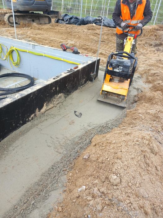 Usługi koparką, roboty ziemne,młot wyburzeniowy,usługi wiertnicą