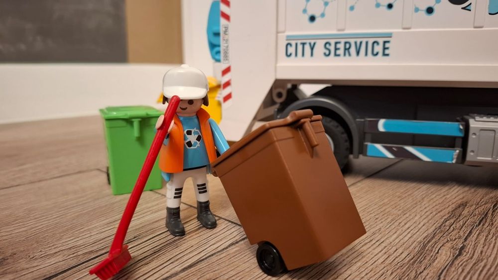 Playmobil Śmieciarka z sygnałem świetlnym