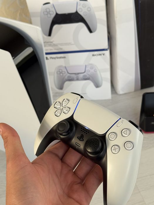Playstation 5 825Gb Blu-Ray повний комплект в гарному стані