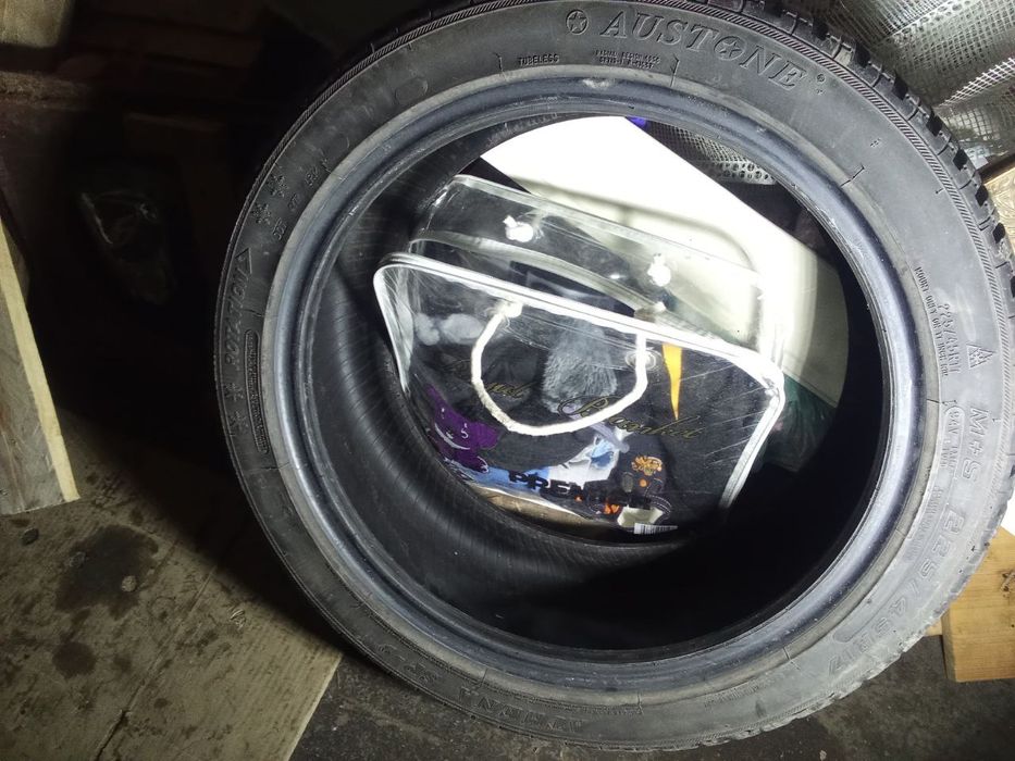 Продам шины 2 зимние и 4летние 235/55R17летние и225/45R17 зимние