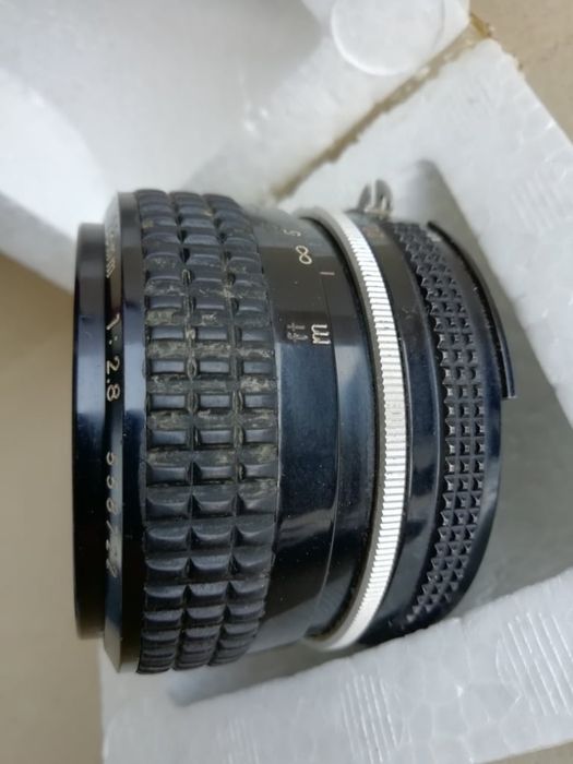 Объектив - мануал  Nikkor 28 мм  на f-2.8