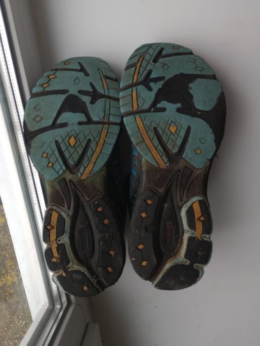 Кроссовки Karrimor 39р фирменн. 25 см