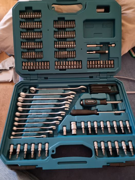 Makita Zestaw kluczy ,nasdowych , imbusy grzechotka Ciasna • OLX.pl